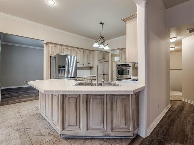 709 N Creek Drive, Edmond, OK 73034
