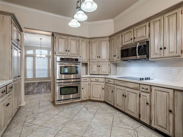 709 N Creek Drive, Edmond, OK 73034