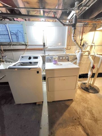 5530 W Warwick Avenue, Chicago, IL 60641