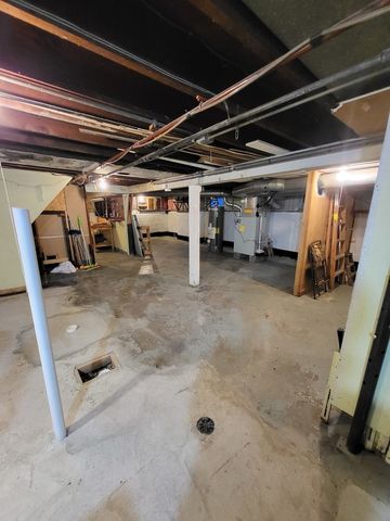 5530 W Warwick Avenue, Chicago, IL 60641