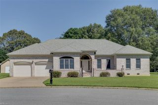305 Autumn CIR, Suffolk, VA 23434