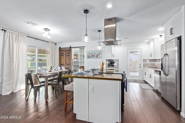 1645 E MANHATTON Drive, Tempe, AZ 85282