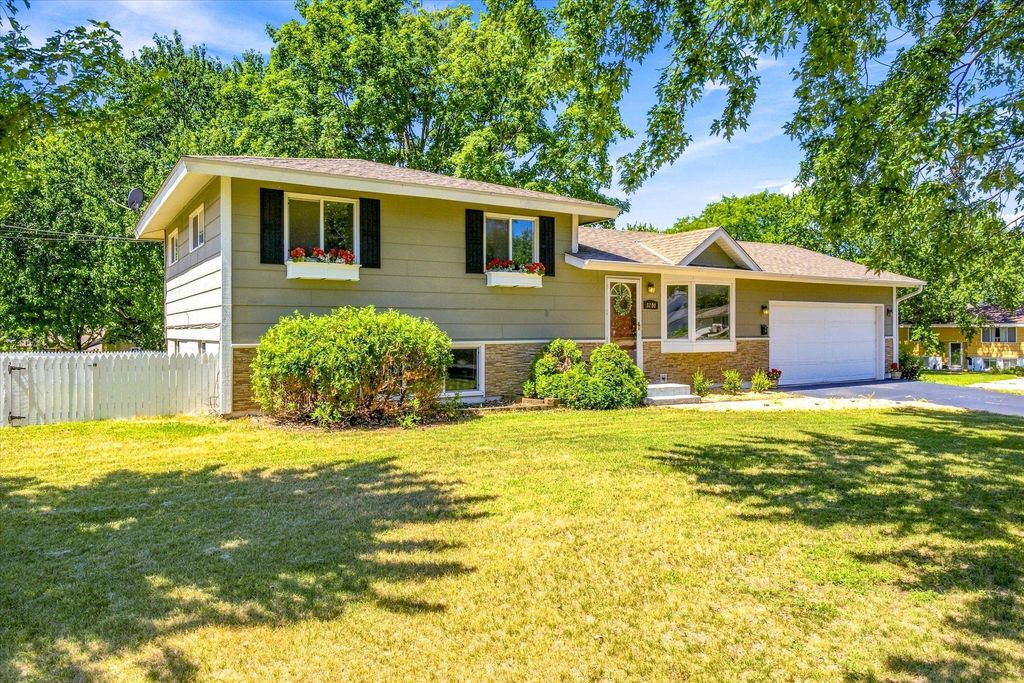 8200 Goodrich Road, Bloomington, MN 55437