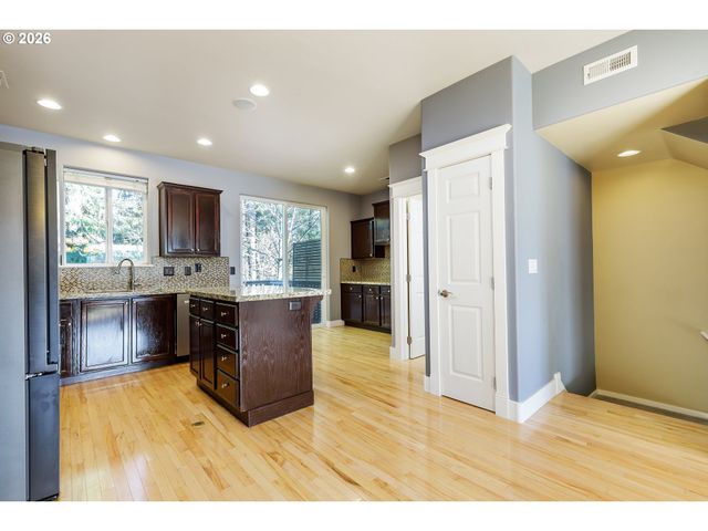 9149 Sw SWEEK Dr, Tualatin, OR 97062