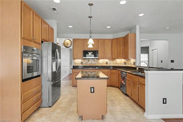 413 Quaker Ridge CT, Suffolk, VA 23435