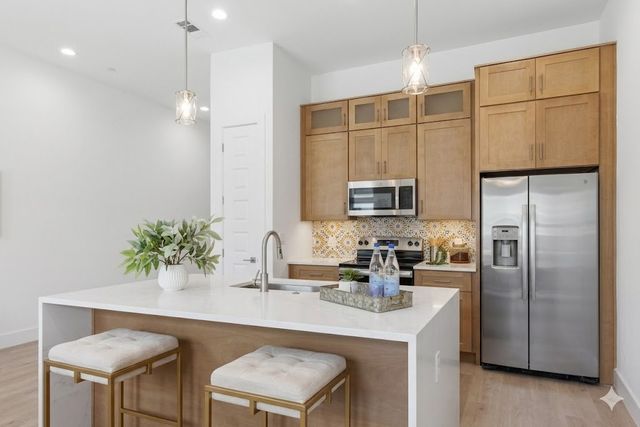 2925 Spruce Valley Lane 303, Dallas, TX 75233
