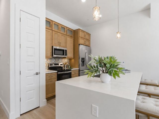 2925 Spruce Valley Lane 303, Dallas, TX 75233
