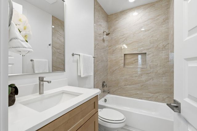 2925 Spruce Valley Lane 303, Dallas, TX 75233