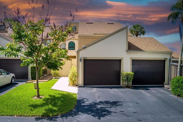 1102 SE Mitchell Avenue 205, Port St. Lucie, FL 34952