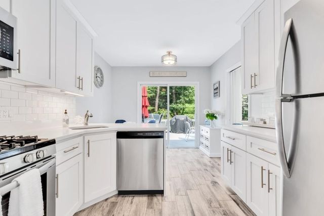 27 Running Light Way, Mashpee, MA 02649