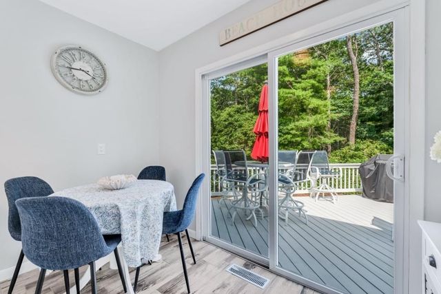 27 Running Light Way, Mashpee, MA 02649