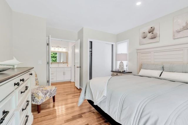 27 Running Light Way, Mashpee, MA 02649