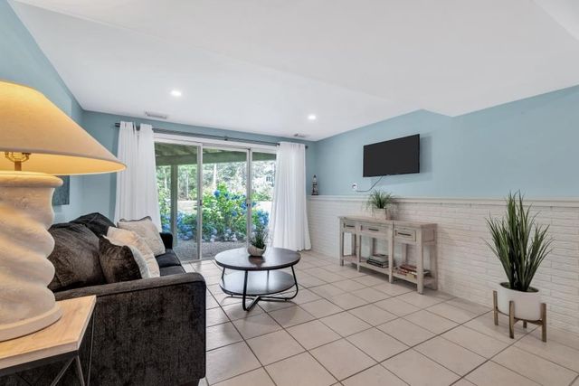 27 Running Light Way, Mashpee, MA 02649