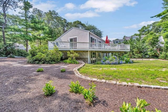 27 Running Light Way, Mashpee, MA 02649