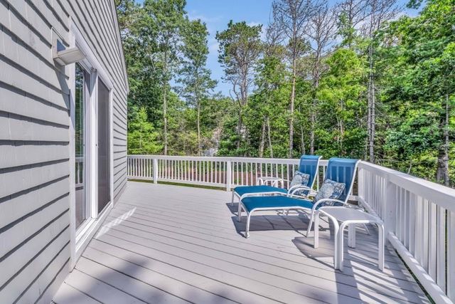 27 Running Light Way, Mashpee, MA 02649