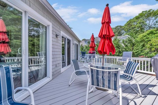 27 Running Light Way, Mashpee, MA 02649