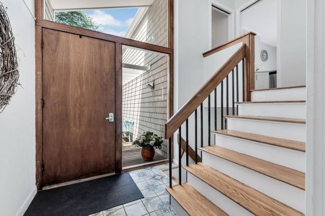 27 Running Light Way, Mashpee, MA 02649