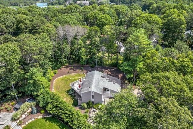 27 Running Light Way, Mashpee, MA 02649