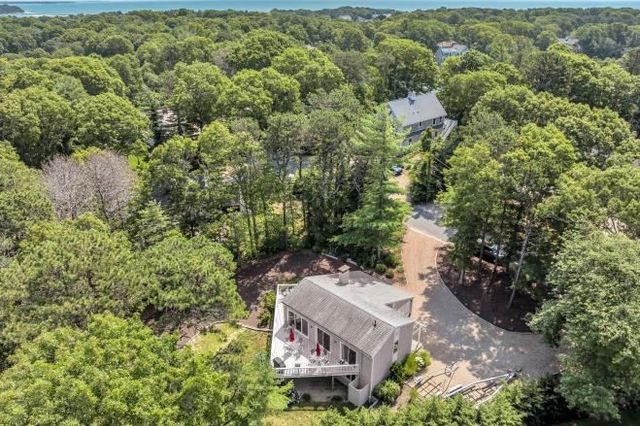 27 Running Light Way, Mashpee, MA 02649