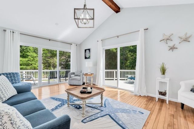 27 Running Light Way, Mashpee, MA 02649