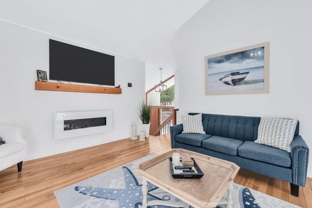 27 Running Light Way, Mashpee, MA 02649