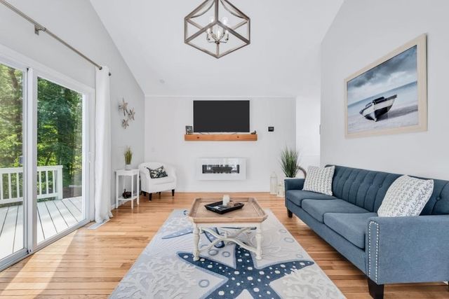 27 Running Light Way, Mashpee, MA 02649