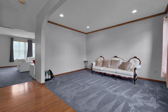 825 Brookside Drive, Pickerington, OH 43147