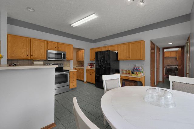 825 Brookside Drive, Pickerington, OH 43147