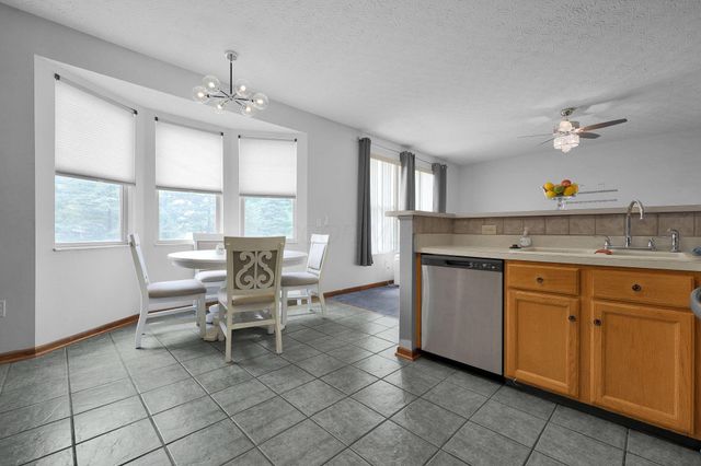 825 Brookside Drive, Pickerington, OH 43147