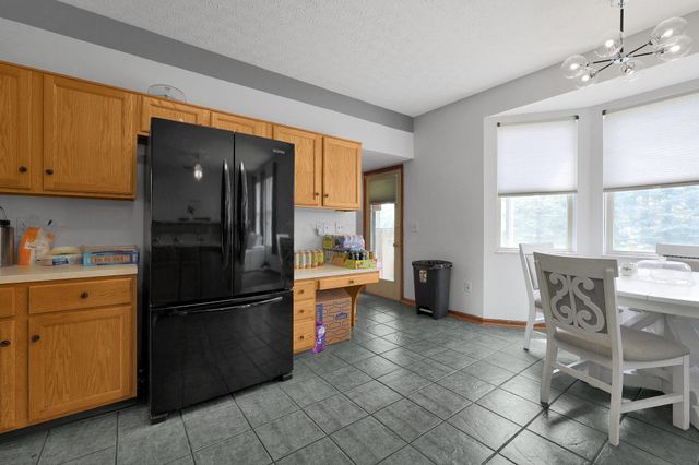 825 Brookside Drive, Pickerington, OH 43147