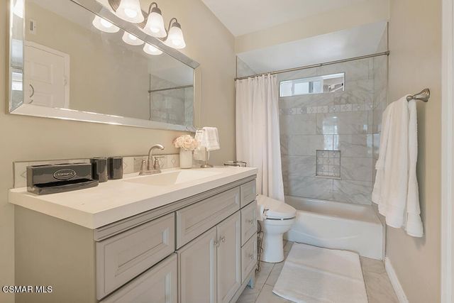 989 N Planetree Avenue, Simi Valley, CA 93065