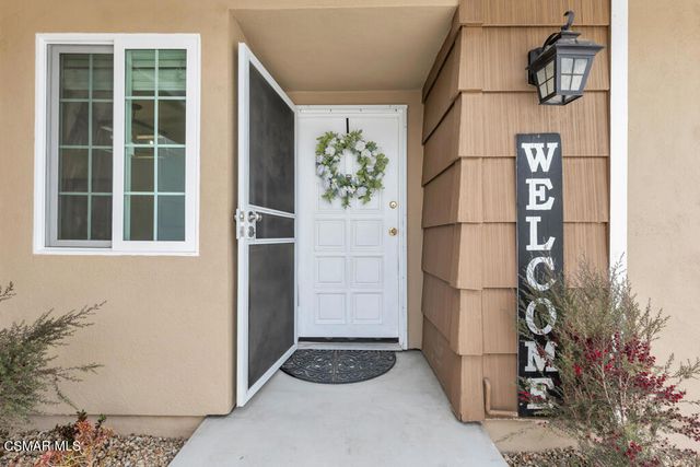 989 N Planetree Avenue, Simi Valley, CA 93065