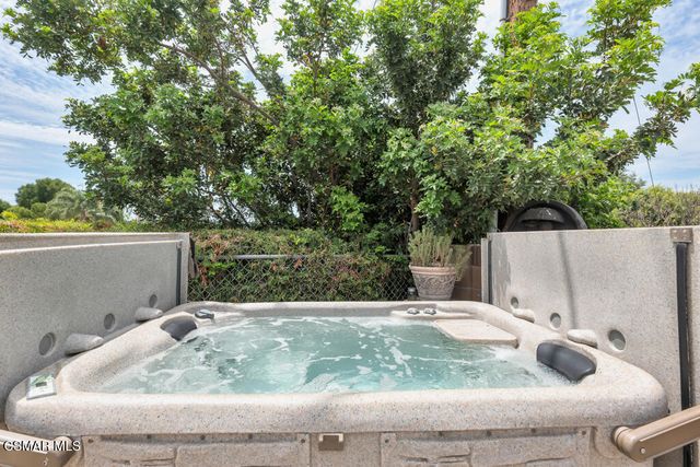 989 N Planetree Avenue, Simi Valley, CA 93065