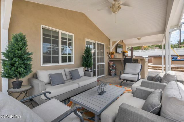 989 N Planetree Avenue, Simi Valley, CA 93065