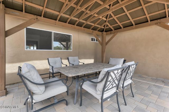 989 N Planetree Avenue, Simi Valley, CA 93065