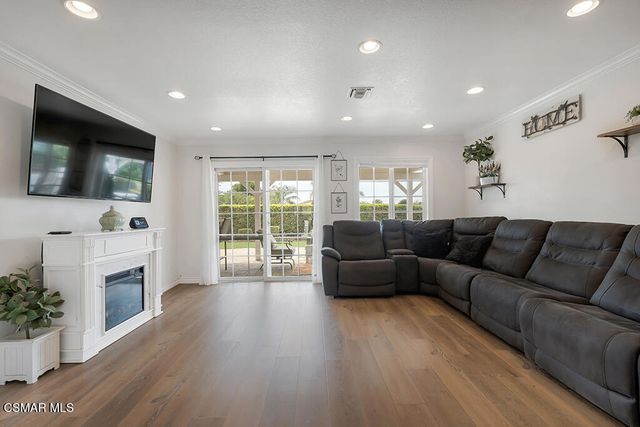 989 N Planetree Avenue, Simi Valley, CA 93065