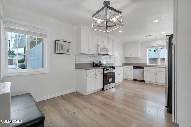 989 N Planetree Avenue, Simi Valley, CA 93065