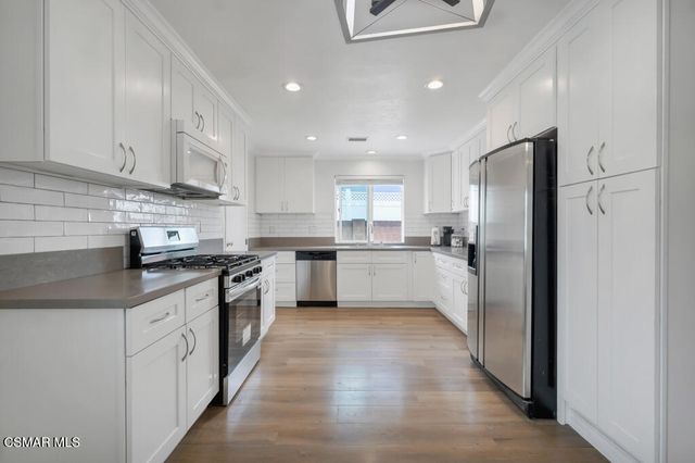 989 N Planetree Avenue, Simi Valley, CA 93065