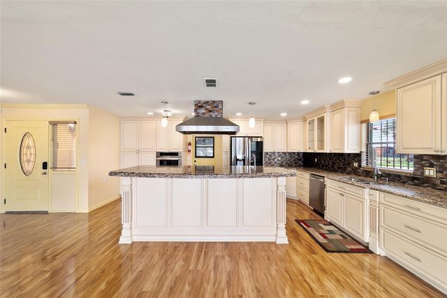 5330 KINGS COURT, Fruitland Park, FL 34731