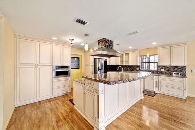 5330 KINGS COURT, Fruitland Park, FL 34731