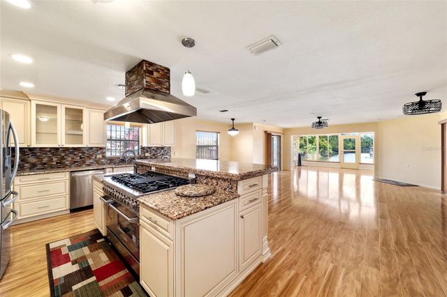 5330 KINGS COURT, Fruitland Park, FL 34731
