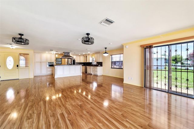 5330 KINGS COURT, Fruitland Park, FL 34731
