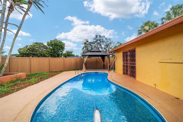 5330 KINGS COURT, Fruitland Park, FL 34731