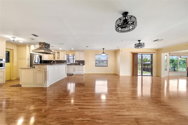 5330 KINGS COURT, Fruitland Park, FL 34731