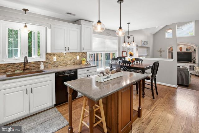 7 CAVESSON TRL, Sewell, NJ 08080