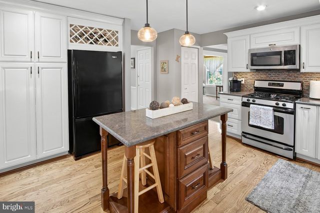 7 CAVESSON TRL, Sewell, NJ 08080