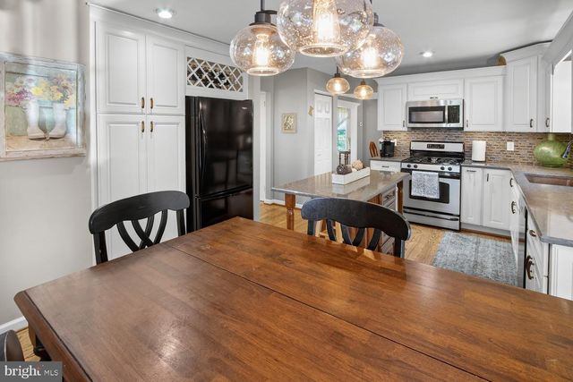 7 CAVESSON TRL, Sewell, NJ 08080