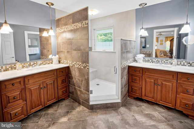 7 CAVESSON TRL, Sewell, NJ 08080