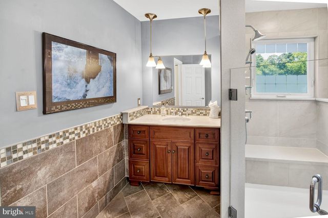 7 CAVESSON TRL, Sewell, NJ 08080