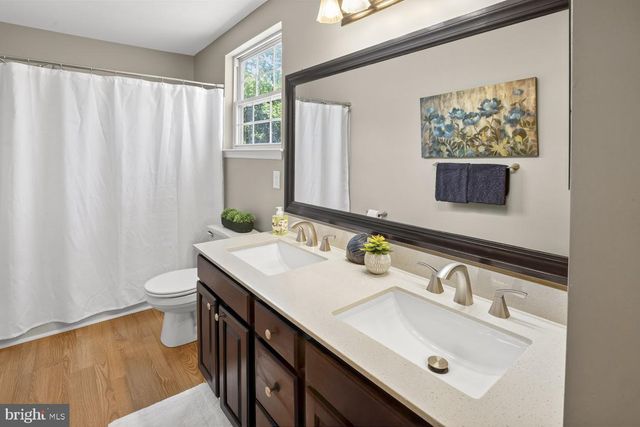 7 CAVESSON TRL, Sewell, NJ 08080